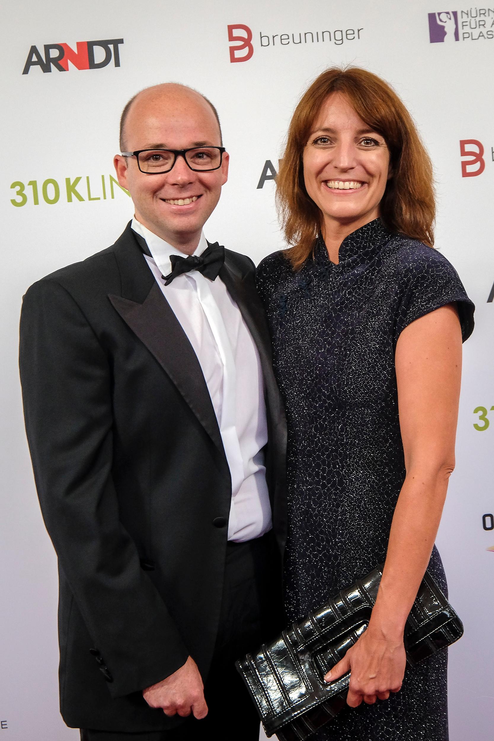 Viel Glamour auf dem Roten Teppich: Die Opernball-Promis ...