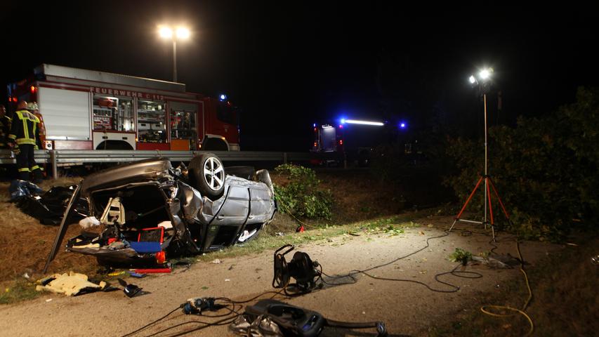 Auto überschlägt sich: Schwerer Unfall auf Staatstraße bei Ansbach