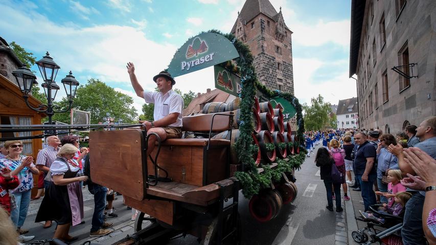 Von Turm zu Turm: Großer Umzug beim Nürnberger Altstadtfest