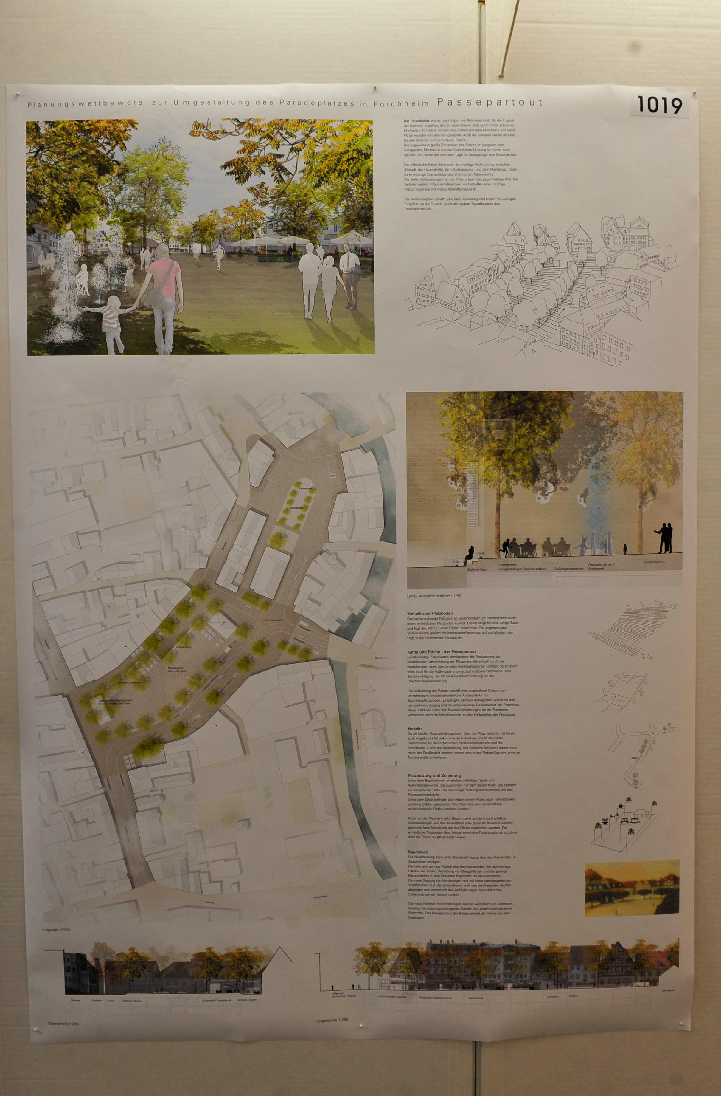 Die Architekten haben sich gegen eine Parzellierung entschieden, wollen dem Platz eher einen Rahmen geben. Baumreihen längs des Platzes, sowohl auf der Nord- als auch auf der Südseite dominieren diesen Entwurf. Die Mitte des Platzes bleibt komplett frei. Der Tiefgaragen-Eingang wird zum überdachten Wartebereich. Was den Bodenbelag betrifft, arbeiten alle Architekten mit hochwertigen Natursteinen, die zum Marktplatz weitergeführt werden, um beide Plätze zu verbinden.