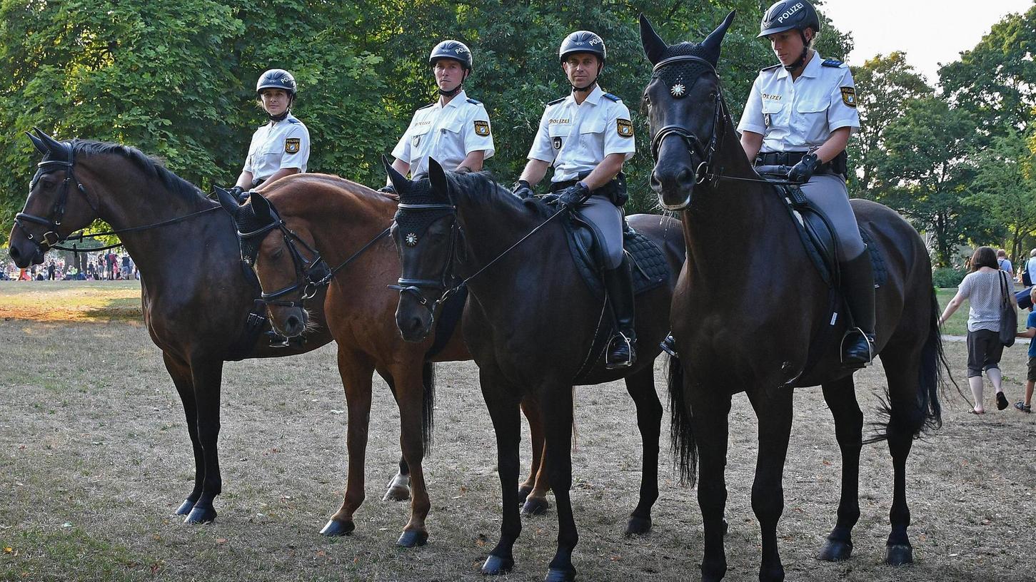 Wie schon beim Klassik-Open-Air-Konzert setzt die Polizei beim Club-Spiel am Samstag wieder eine Pferdestaffel ein.