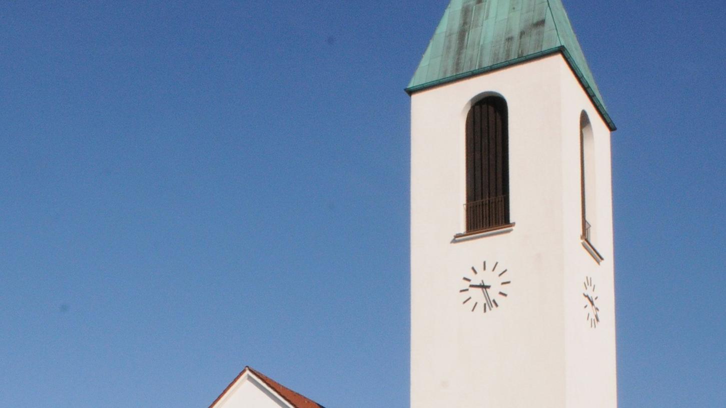 Der ökumenische Gedenkgottesdienst für die im Klinikum seit Mitte Mai verstorbenen Patienten am 19. Juli um 19 Uhr findet in der Heilig-Kreuz-Kirche in Wolfstein statt.
