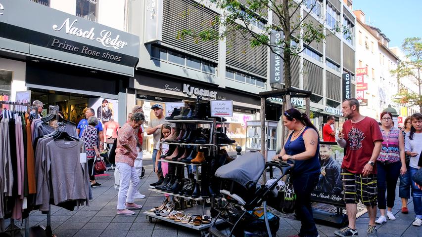 Verkaufsoffener Sonntag: Shoppingfans zog es in die Innenstadt