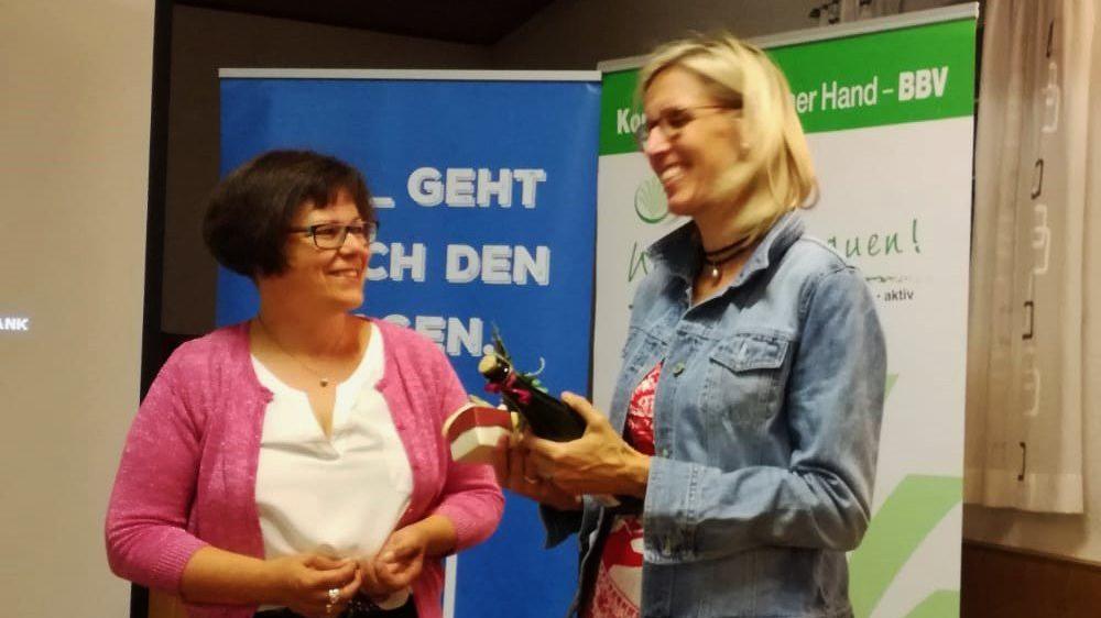 Kreisbäuerin Renate Ixmeier dankte Eva Haas (v. l.) für ein Impulsreferat mit vielen pfiffigen Ideen.