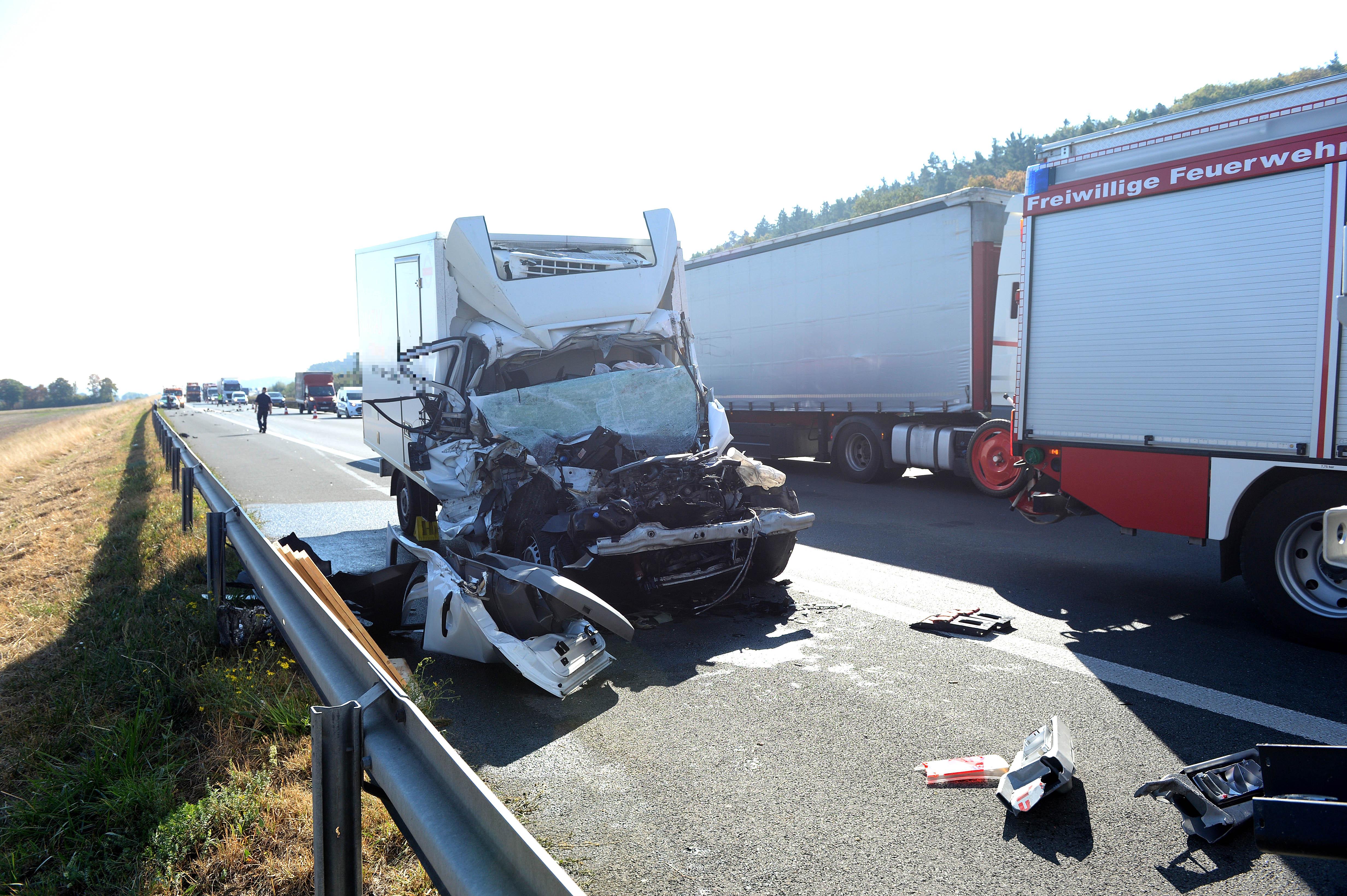 Transporter Prallt Auf Lkw Mann Stirbt Auf A3 Bei Schlusselfeld Schlusselfeld Schlusselfeld Nordbayern