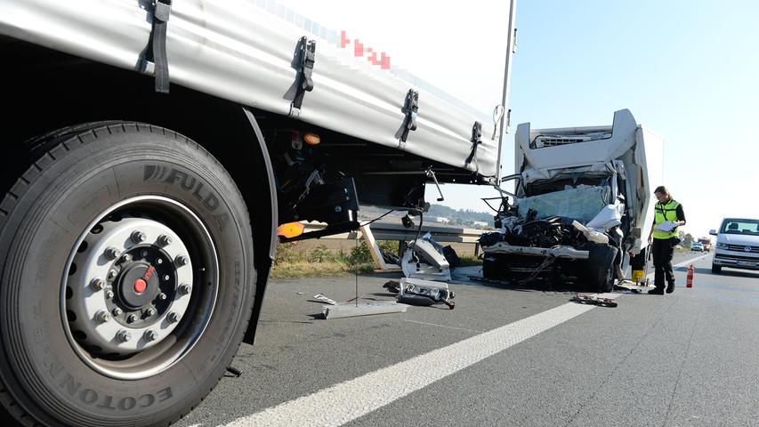 Auffahrunfall auf der A3: Transporter-Fahrer stirbt bei Schlüsselfeld