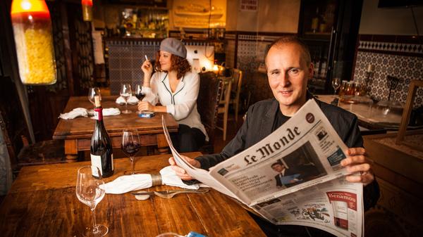 Frankenwein und eine Leiche, Schäufele-Verschwörung oder auch Sechs auf Kraut heißen die Titel, die Jan Beinßen weit über die Region hinaus bekannt gemacht haben. Der Journalist und Krimibuchautor stammt eigentlich aus Stadthagen in Niedersachsen und zog für seinen Beruf nach Herzogenaurach. Und seine Buchtitel beweisen: Die Stadt hat aus ihm längst einen echten Franken gemacht.