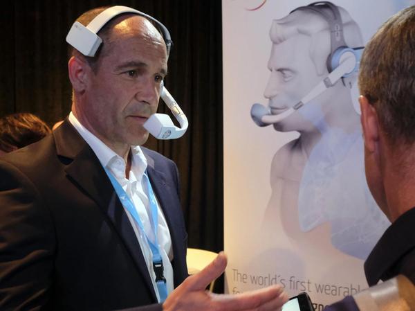 Bei dem von VitaScale aus Fürth entwickelten Headset-System handelt es sich um ein Instrument zur Atemgasdiagnostik.