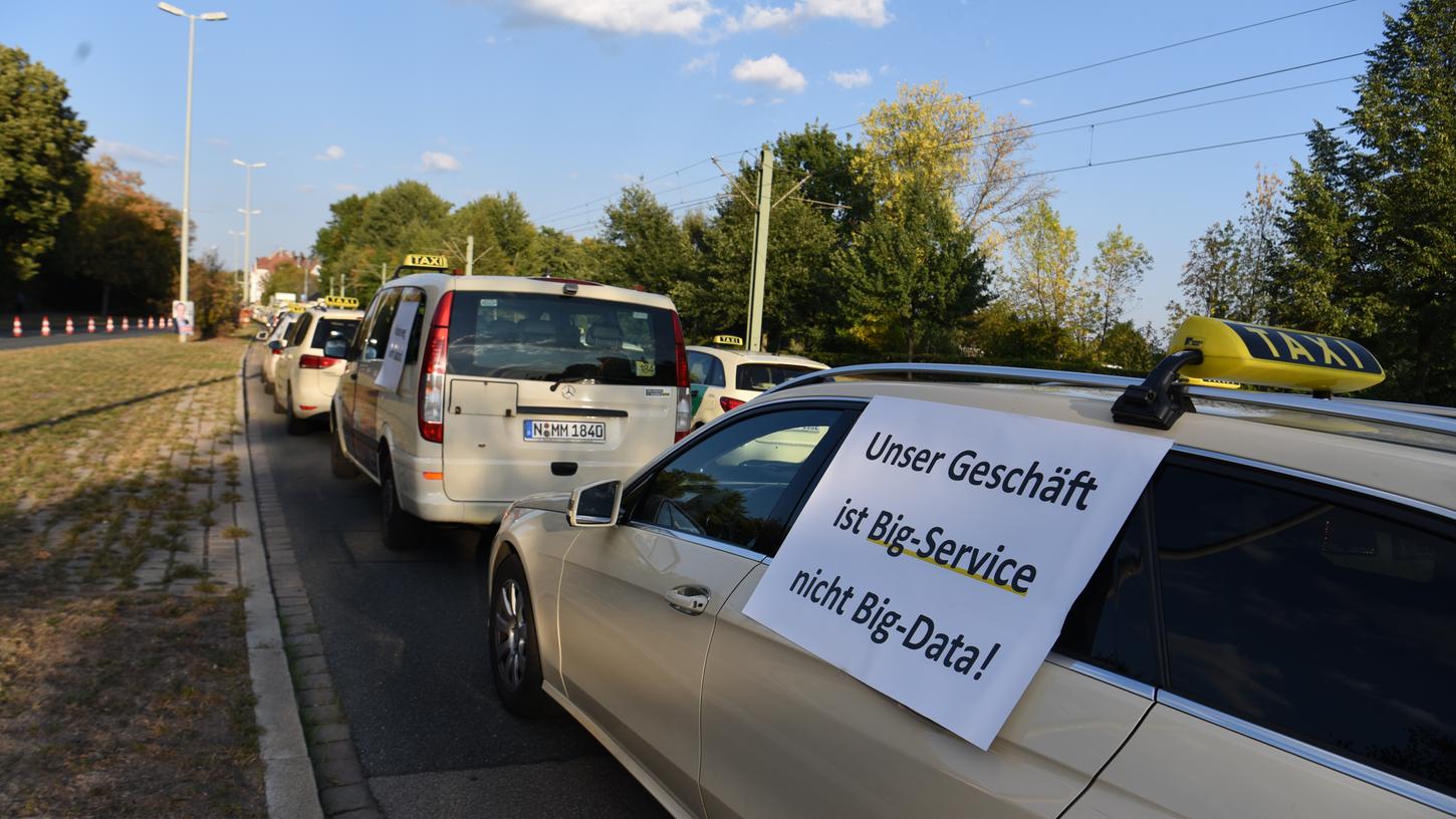Frankens Taxi-Fahrer haben genug von Uber und anderen Fahrdienstvermittlern - und protestierten jetzt.