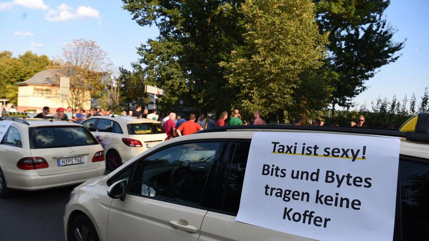 Protest gegen Gesetzesänderung: Taxidemo in Nürnberg