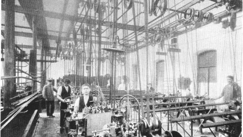 Bevor die Datev in der Paumgartnerstraße Fuß fasste, dröhnten dort jahrzehntelang die Motoren der Nürnberger Metallschraubenfabrik und Facondreherei Carl Göbel (NSF). Das 1889 gegründete Unternehmen war Bayerns erste Schraubenfabrik.