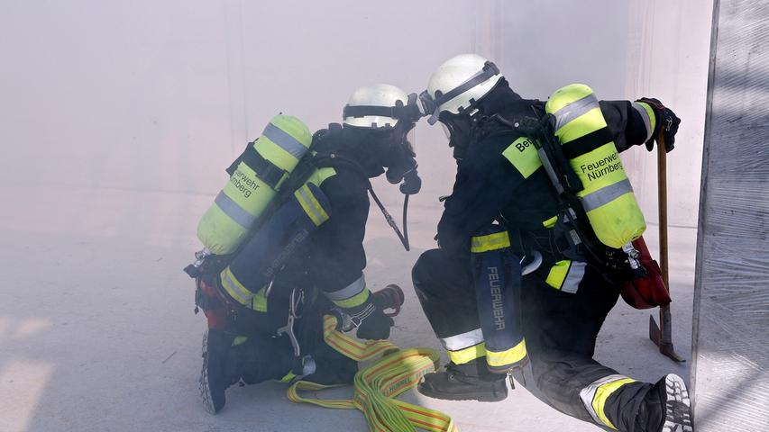 Beeindruckende Bilder: Feuerwehr übt am Nürnberger Kohlenhof-Areal 