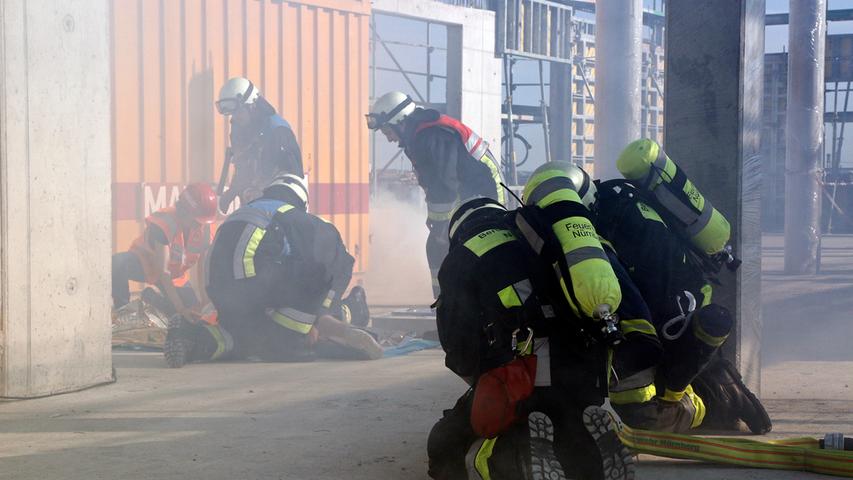 Beeindruckende Bilder: Feuerwehr übt am Nürnberger Kohlenhof-Areal 