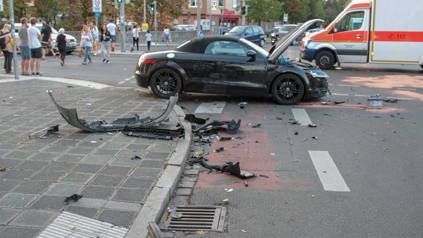 Unfall mit Verletzten: Zwei Autos stoßen am Maffeiplatz zusammen