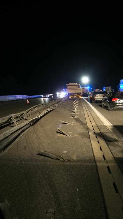 A3: Unfall-Laster blockiert Pilsacher Autobahn-Brücke