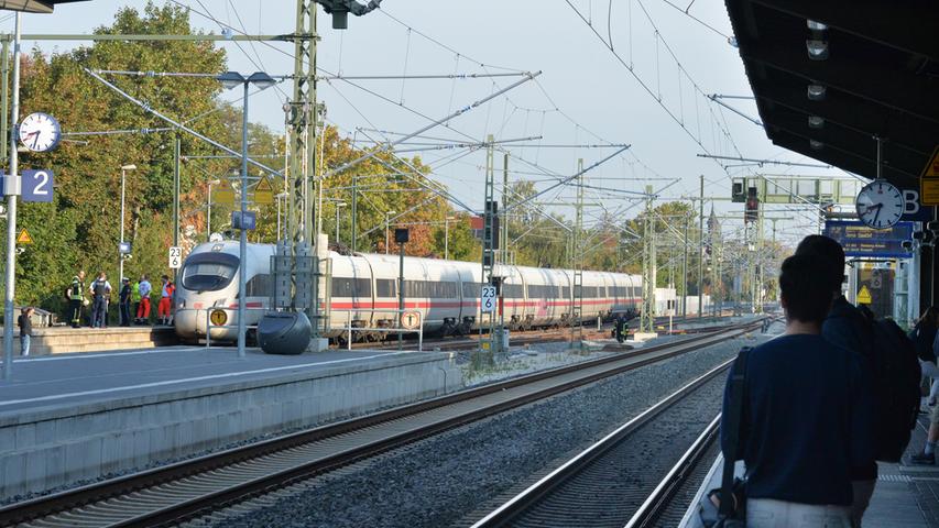 Sperrung nach Notarzteinsatz: Züge im Erlanger Bahnof standen still