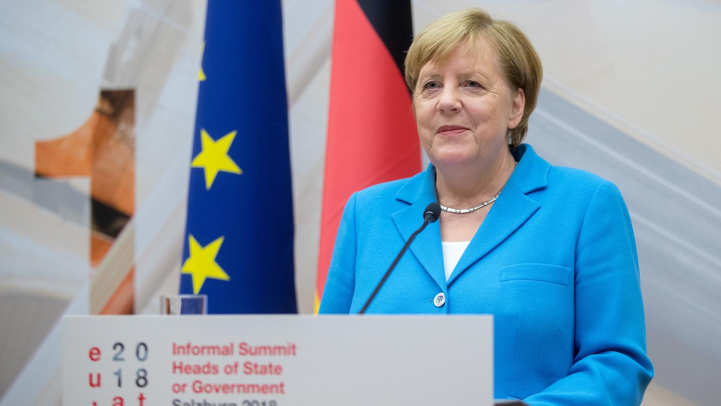 Beim informellen EU-Gipfel in Salzburg kündigt Bundeskanzlerin Angela Merkel (CDU) ein Flüchtlingsabkommen mit nordafrikanischen Staaten an.