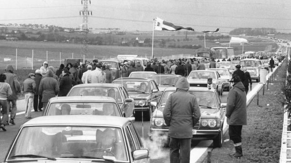 Ende 1979 war die A6 zwischen Nürnberg und Heilbronn erstmals durchgängig befahrbar. Tausende Autofahrer wollten ihre eigene Eröffnungsfahrt durchführen. Dieses Vorhaben endete aber mit Enttäuschung und stundenlangem Warten. Zunächst durfte nämlich die Prominenz auf die Strecke.