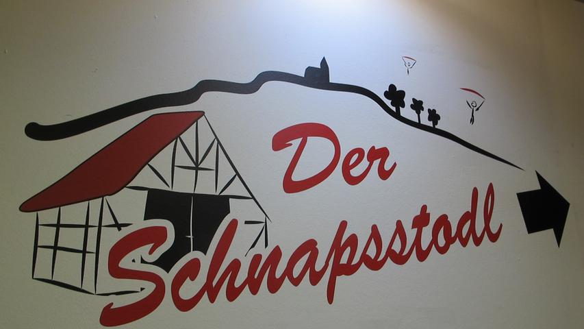 Mit Zigarre und Whisky: Der Schnapsstodl in Kirchehrenbach ist eröffnet