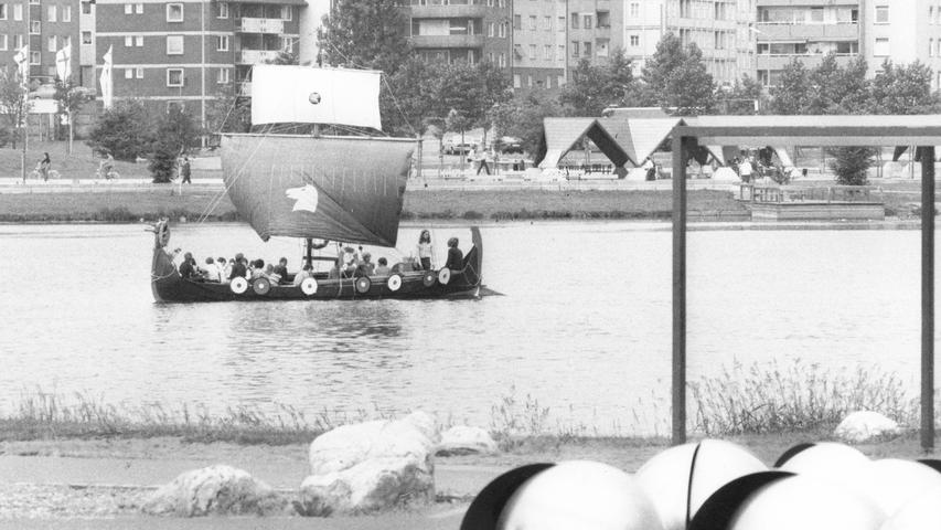 Das Programm war bunt: Das Löhe-Heim aus Nürnberg lud am Wöhrder See beispielsweise Interessierte zu einer Wikingerboot-Fahrt ein.