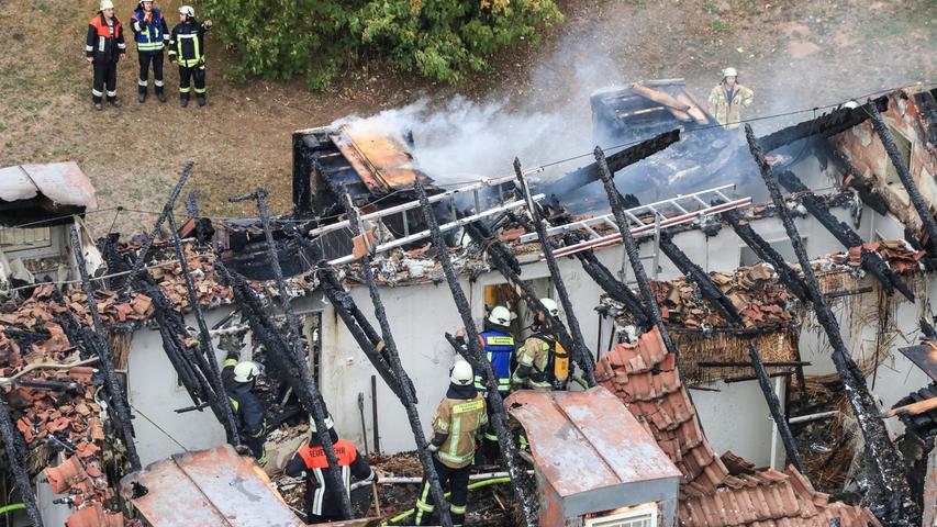 Meterhohe Rauchsäule: Bamberger Ankerzentrum steht in Flammen
