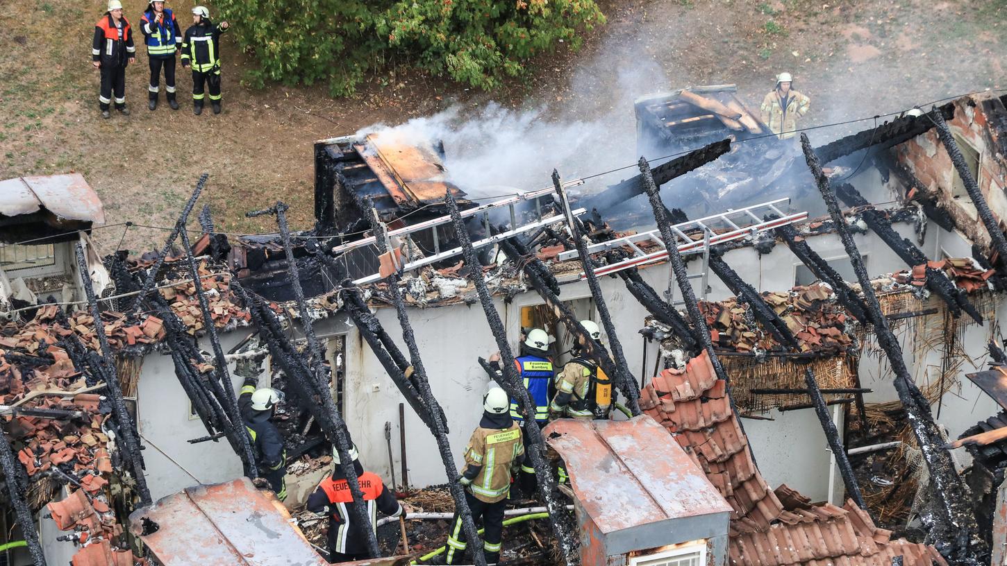 Das Feuer im Dachstuhl eines Bamberger Ankerzentrums hinterlässt einen Sachschaden in Millionenhöhe.