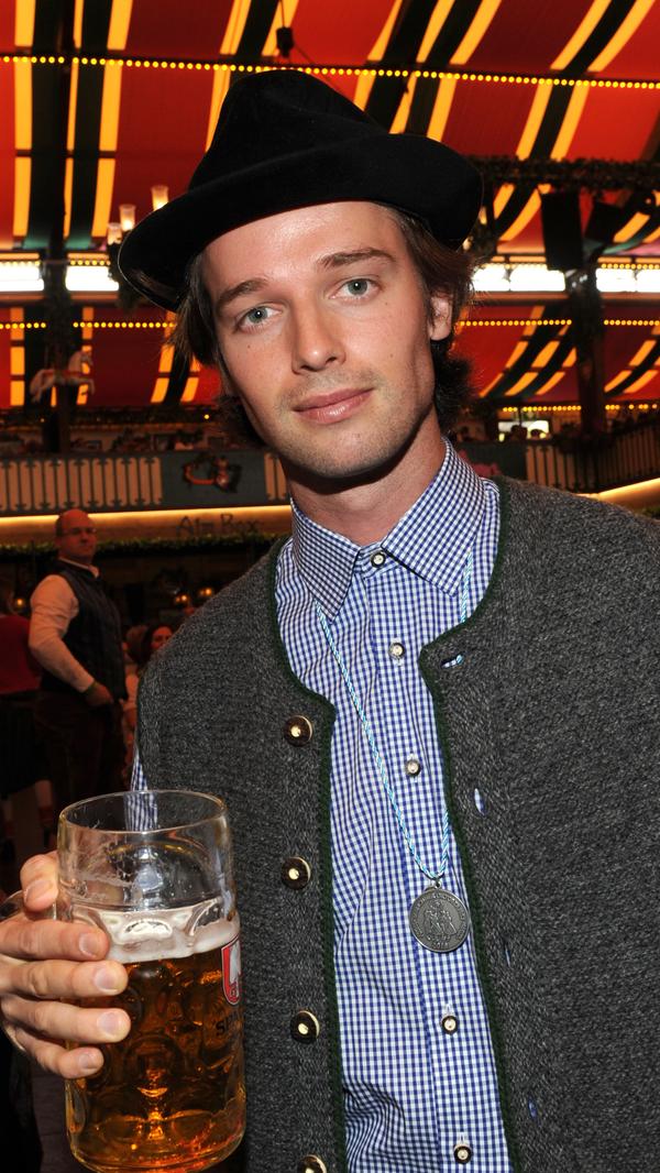...zum ersten Mal auch seinen Sohn Patrick Schwarzenegger, ebenfalls Schauspieler, mit.