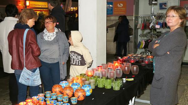 "Herbstlichter" im Wortsinn gab es an diesem Stand zu bewundern und zu kaufen.