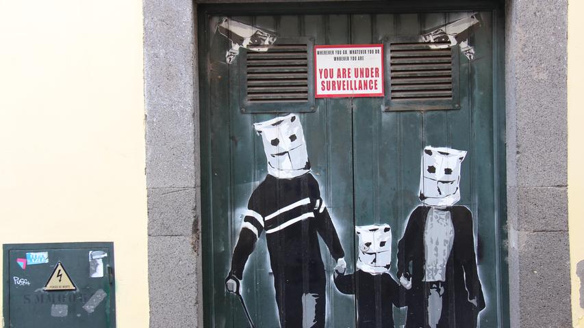 Der Künstler Jorge Rosa hat sich an der Haustür in der Rua dos Barreiros 13 verewigt.