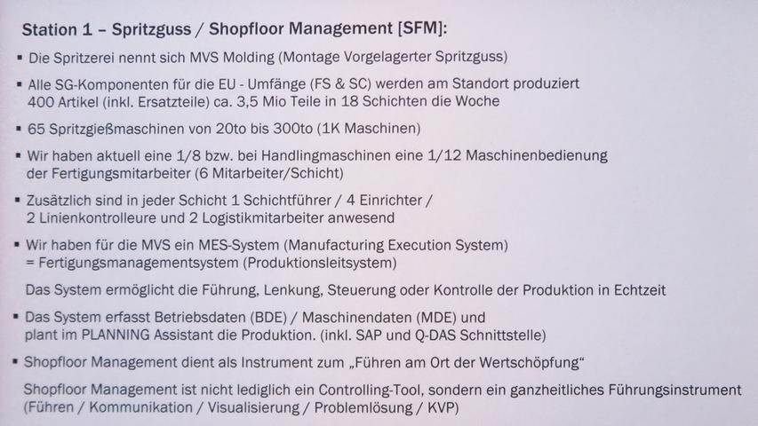 Mit der Einweihung ihres neuen Verwaltungsgebäudes am Hauptsitz in der Treuchtlinger Industriestraße bekannte sich die Firma Alfmeier nicht nur zu ihrem ländlichen Standort, sondern richtete den Blick mit ihrem „Technology Day“ zugleich weit darüber hinaus auf die gesamte Welt sowie den Wandel von Arbeit, Konsum und Gesellschaft im Zeitalter der Digitalisierung. Einen Einblick in die Arbeitsweise im Werk und den Labors gaben zwischen Festakt und Podiumsdiskussion zum Thema „Digitalisierung und die Auswirkungen auf die Arbeitswelt“ mehrere Rundgänge durch das Unternehmen. Dabei gab es auch schon einen Vorgeschmack auf die gerade entstehende „Smart Factory“ in Kooperation mit Siemens. Eine technische Spielerei, die zeigt was möglich ist, waren zwei Roboterarme, die Weißbier einschenkten. Für einen Schreckmoment sorgte das heftige Gewitter, das am späten Nachmittag kurzzeitig drohte, das Festzelt wegzublasen und unter Wasser zu setzen. Mit der Einweihung ihres neuen Verwaltungsgebäudes am Hauptsitz in der Treuchtlinger Industriestraße bekannte sich die Firma Alfmeier nicht nur zu ihrem ländlichen Standort, sondern richtete den Blick mit ihrem „Technology Day“ zugleich weit darüber hinaus auf die gesamte Welt sowie den Wandel von Arbeit, Konsum und Gesellschaft im Zeitalter der Digitalisierung. Einen Einblick in die Arbeitsweise im Werk und den Labors gaben zwischen Festakt und Podiumsdiskussion zum Thema „Digitalisierung und die Auswirkungen auf die Arbeitswelt“ mehrere Rundgänge durch das Unternehmen. Dabei gab es auch schon einen Vorgeschmack auf die gerade entstehende „Smart Factory“ in Kooperation mit Siemens. Eine technische Spielerei, die zeigt was möglich ist, waren zwei Roboterarme, die Weißbier einschenkten. Für einen Schreckmoment sorgte das heftige Gewitter, das am späten Nachmittag kurzzeitig drohte, das Festzelt wegzublasen und unter Wasser zu setzen.