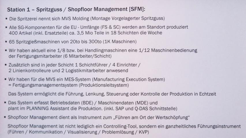 Mit der Einweihung ihres neuen Verwaltungsgebäudes am Hauptsitz in der Treuchtlinger Industriestraße bekannte sich die Firma Alfmeier nicht nur zu ihrem ländlichen Standort, sondern richtete den Blick mit ihrem „Technology Day“ zugleich weit darüber hinaus auf die gesamte Welt sowie den Wandel von Arbeit, Konsum und Gesellschaft im Zeitalter der Digitalisierung. Einen Einblick in die Arbeitsweise im Werk und den Labors gaben zwischen Festakt und Podiumsdiskussion zum Thema „Digitalisierung und die Auswirkungen auf die Arbeitswelt“ mehrere Rundgänge durch das Unternehmen. Dabei gab es auch schon einen Vorgeschmack auf die gerade entstehende „Smart Factory“ in Kooperation mit Siemens. Eine technische Spielerei, die zeigt was möglich ist, waren zwei Roboterarme, die Weißbier einschenkten. Für einen Schreckmoment sorgte das heftige Gewitter, das am späten Nachmittag kurzzeitig drohte, das Festzelt wegzublasen und unter Wasser zu setzen.