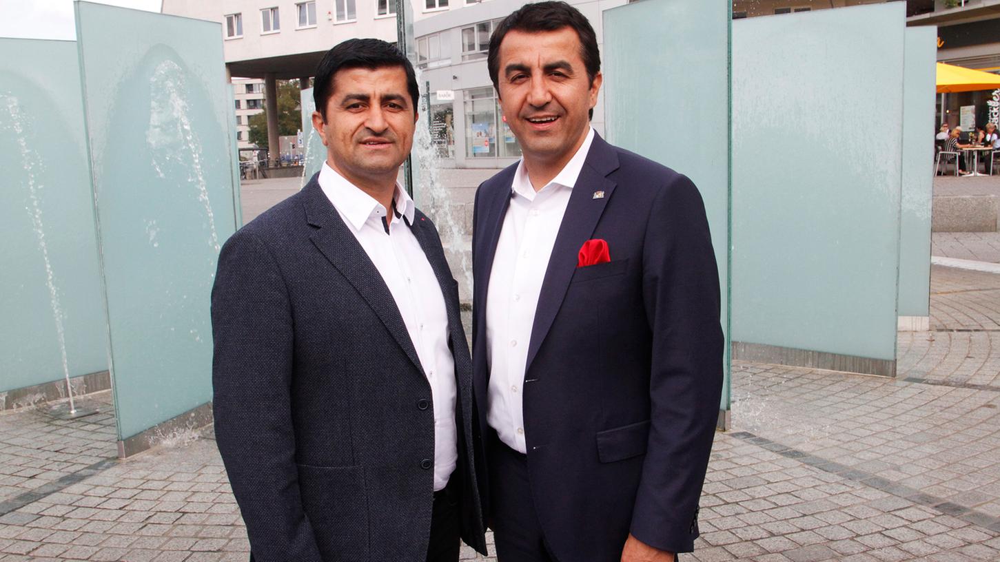 Halil Tasdelen belegt auf der oberfränkischen SPD-Kandidatenliste Platz fünf, Arif Tasdelen (rechts) Rang drei auf der Mittelfranken-Liste. Gerne würden sie ab dem Herbst gemeinsam Politik in München machen.
