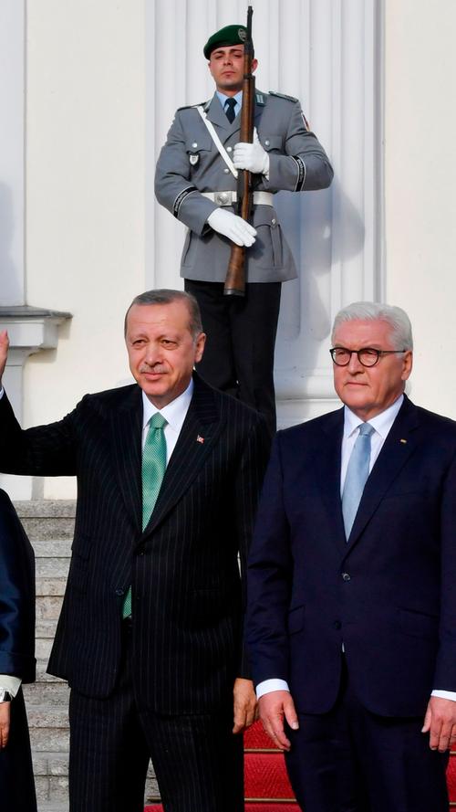Militärische Ehren vor Schloss Bellevue: So lief Erdogans Ankunft