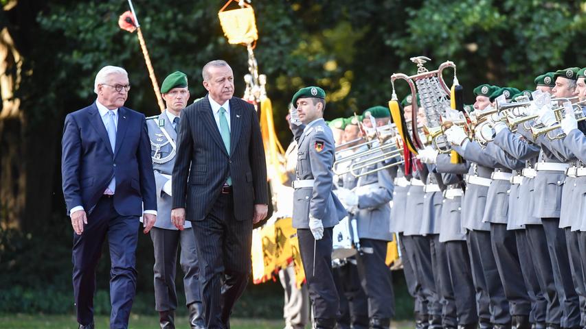 Militärische Ehren vor Schloss Bellevue: So lief Erdogans Ankunft