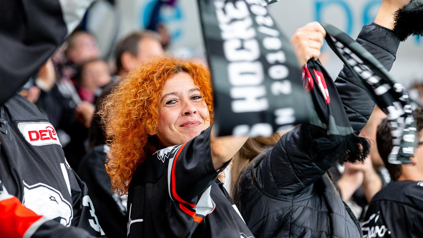 Jubel unter den Ice Tigers-Fans: Ab 12. September dürfen sie - geimpft, genesen oder getestet - wieder in der Arena mit dabei sein.
Jubel unter den Ice Tigers-Fans: Ab 12. September dürfen sie - geimpft, genesen oder getestet - wieder in der Arena mit dabei sein.
