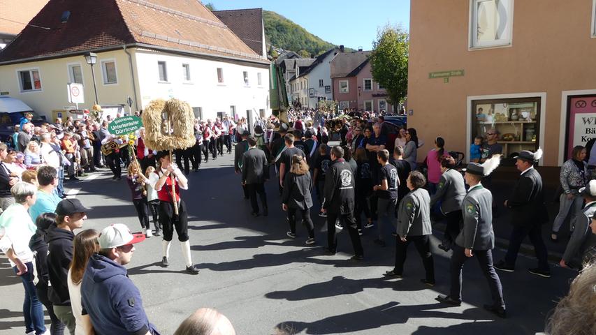 Großer Umzug 2018:  Zuschauer feiern Erntedankfest in Muggendorf