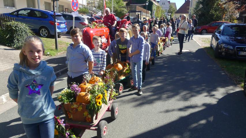 Großer Umzug 2018:  Zuschauer feiern Erntedankfest in Muggendorf