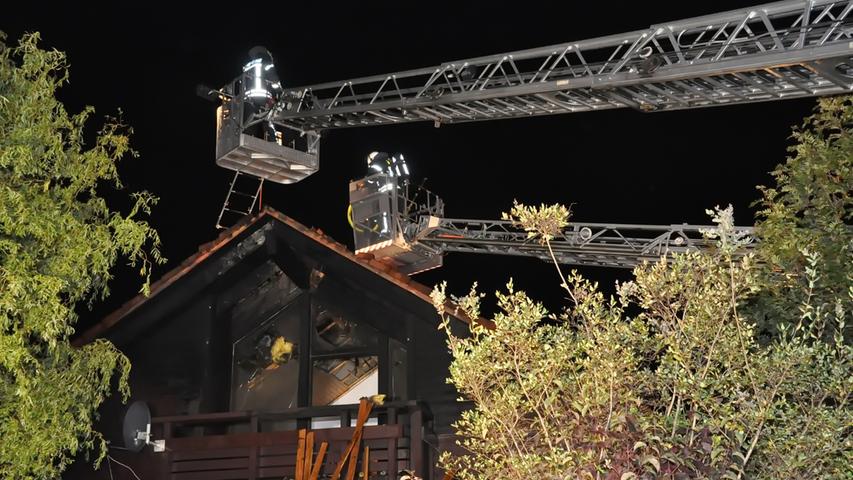 Oberreichenbach: Flammen schossen aus dem Dach