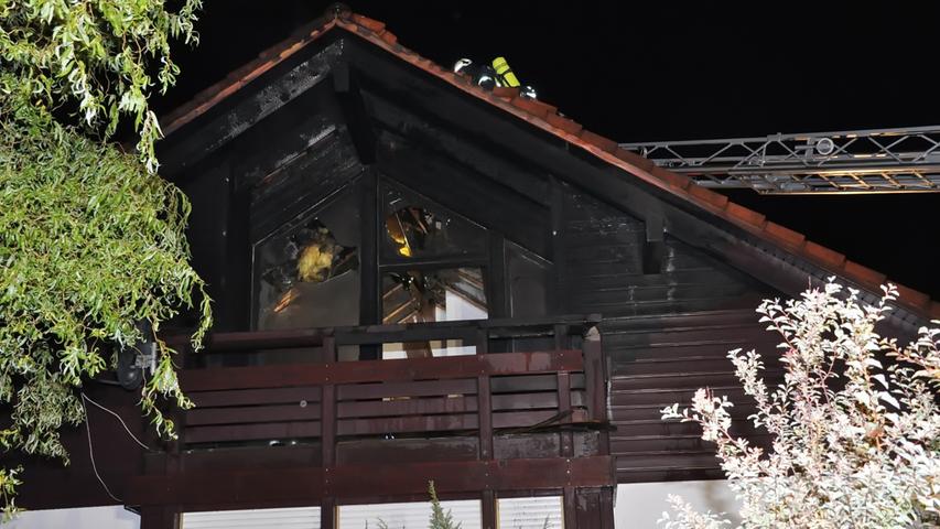 Oberreichenbach: Flammen schossen aus dem Dach
