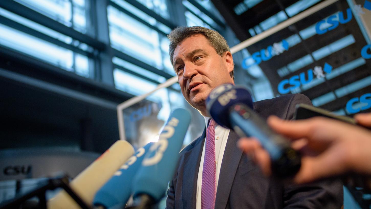Einer der Schwerpunkte von "Bavaria One" ist die Entwicklung, Bau und Start eines Erdbeobachtungssatelliten namens "BayernSat" als Gemeinschaftsvorhaben von Industrie, Hochschulen und außeruniversitärer Forschung, kündigte Söder an. Einer der Schwerpunkte von "Bavaria One" ist die Entwicklung, Bau und Start eines Erdbeobachtungssatelliten namens "BayernSat" als Gemeinschaftsvorhaben von Industrie, Hochschulen und außeruniversitärer Forschung, kündigte Söder an.