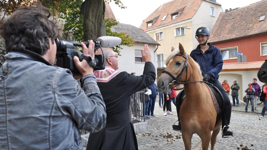 Hunde, Pferde, Katzen und Co.: Das war die erste Tiersegnung in Höchstadt