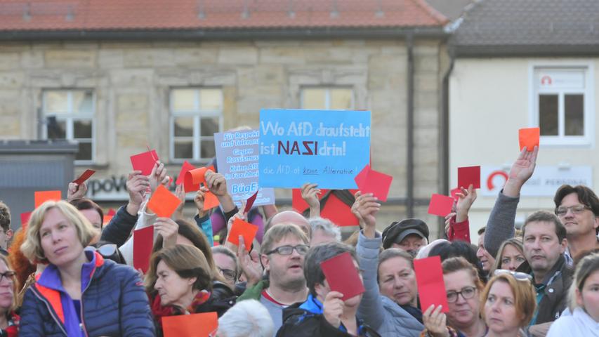 Bunt und vielfältig: Forchheimer demonstrieren gegen AfD-Kundgebung