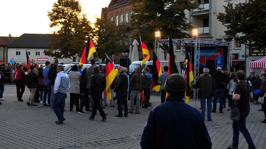 Bunt und vielfältig: Forchheimer demonstrieren gegen AfD-Kundgebung
