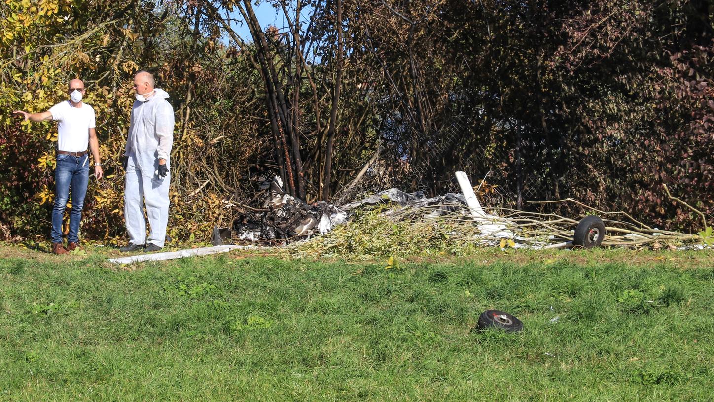 Flugzeug in Unterfranken stürzt ab: Pilot stirbt bei Aufprall