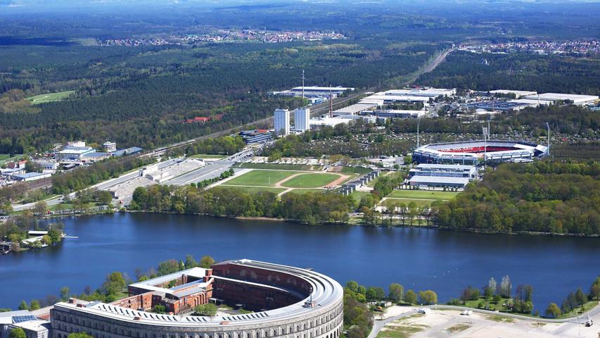 Historisch: Das Reichsparteitagsgelände und das Stadion auf einem Blick.