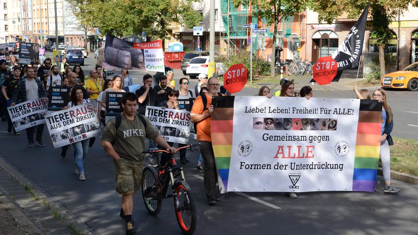 "Raus aus dem Zirkus": Tierschützer demonstrieren in Nürnberg