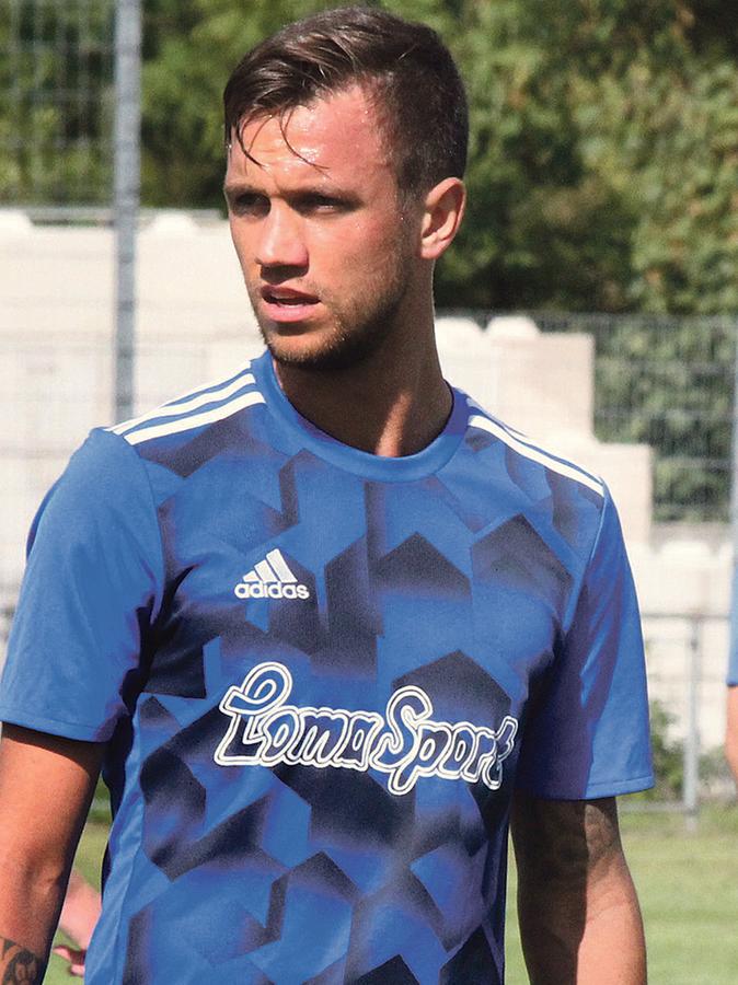 Vierfacher Torschütze: Mario Swierkot war für Ellingen der Matchwinner beim 5:1 in Altenmuhr – der Spielertrainer erzielte sogar einen lupenreinen Hattrick. Vierfacher Torschütze: Mario Swierkot war für Ellingen der Matchwinner beim 5:1 in Altenmuhr – der Spielertrainer erzielte sogar einen lupenreinen Hattrick.