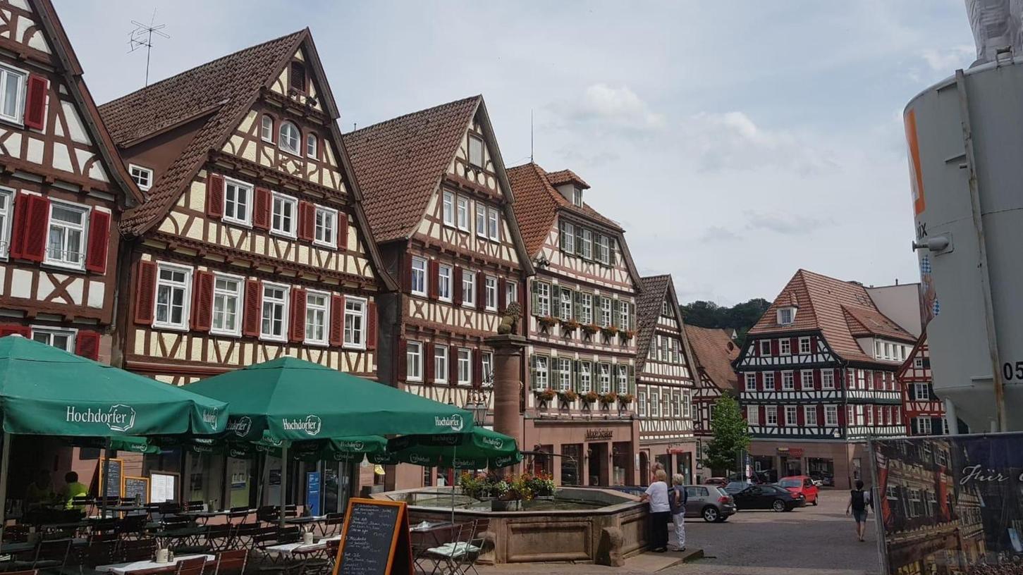 Der Marktplatz von Calw: Hermann Hesses Geburtshaus ist das zweite von rechts.