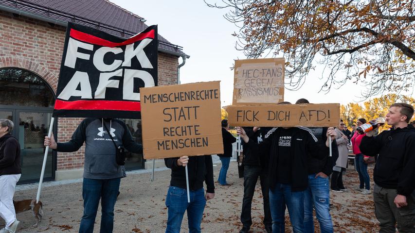 Fahnen, Pfeifen, Plakate: Höchstadt demonstriert gegen AfD