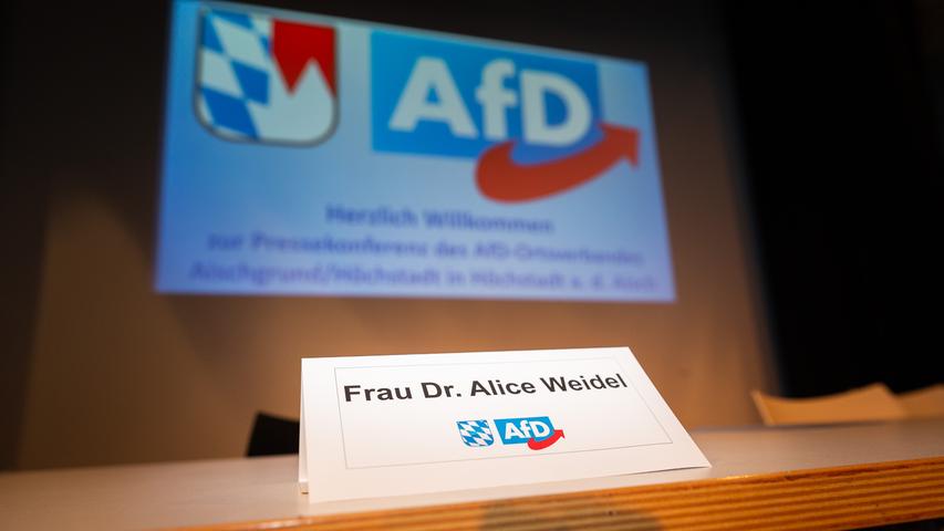 Fahnen, Pfeifen, Plakate: Höchstadt demonstriert gegen AfD